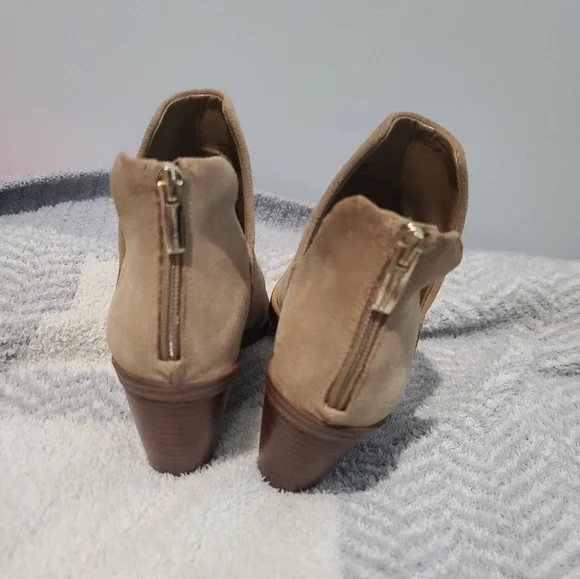 Vince Camuto Suede Bibestie Booties Zip Back 7 - Picture 4 of 9